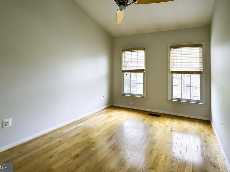 1156 Regal Oak Dr — Photo 45