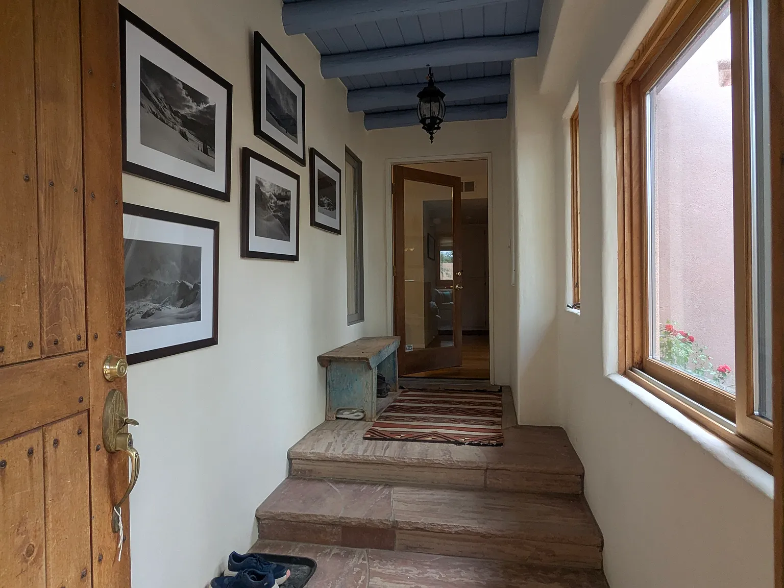 4 bed, 2.5 bath, 2600 sqft, $4,100 — Photo 2