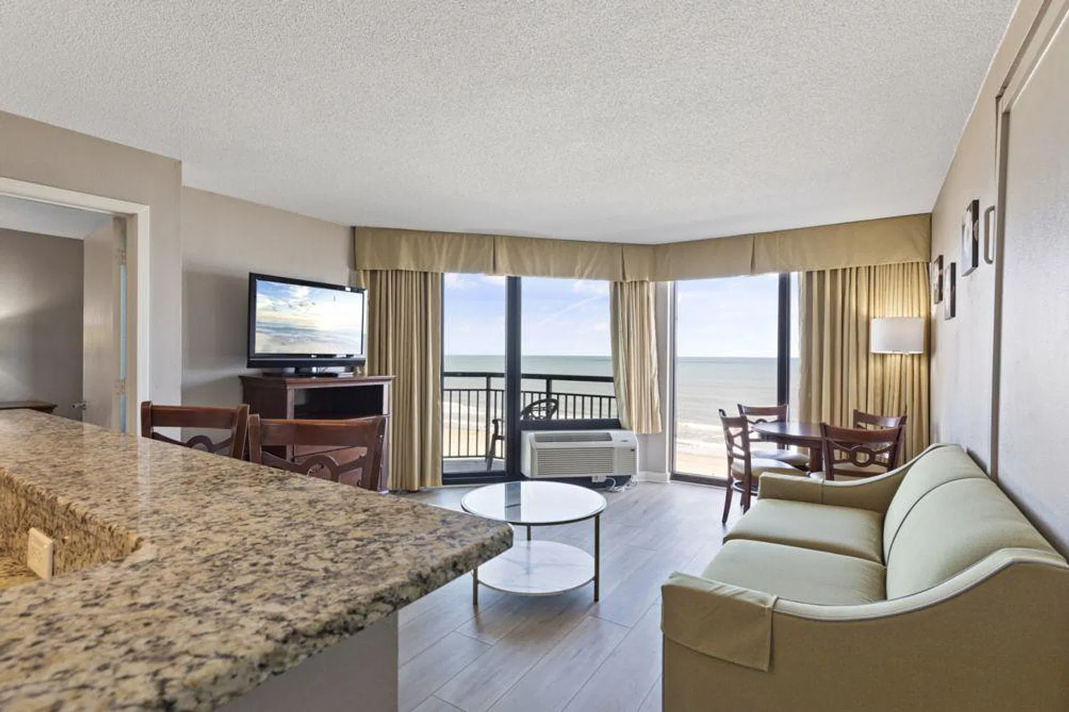 1 bed, 1.0 bath, 592 sqft, $3,072 — Photo 3