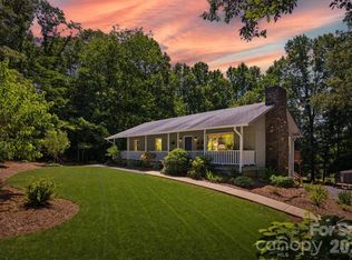 104 Oakwood Dr, Morganton, NC 28655