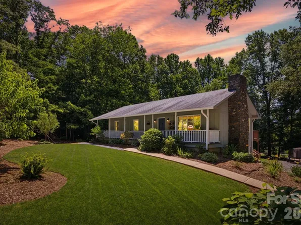 104 Oakwood Dr, Morganton, NC 28655