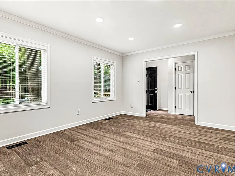 9015 Covewood Rd — Photo 3
