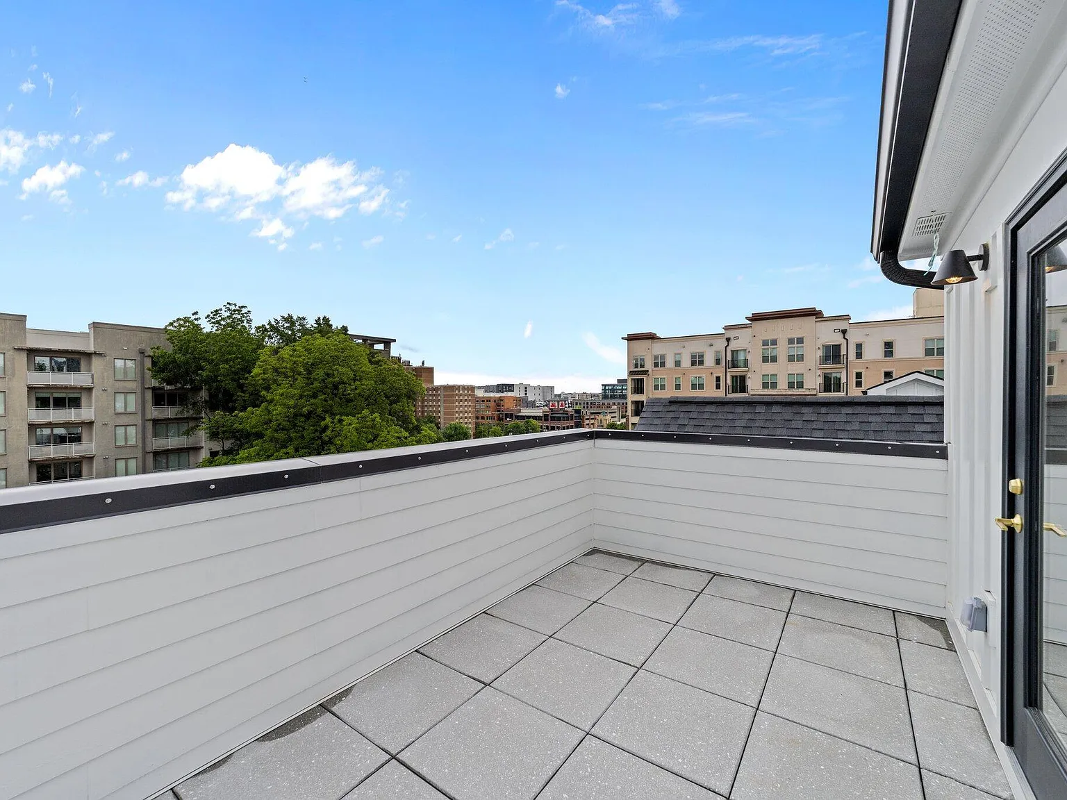 3 bed, 3.5 bath, 1553 sqft, $3,750 — Photo 3