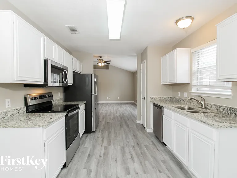 6413 Riverwater Trl — Photo 7
