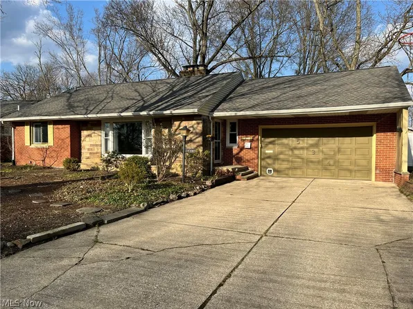 534 Overwood Rd, Akron, OH 44313