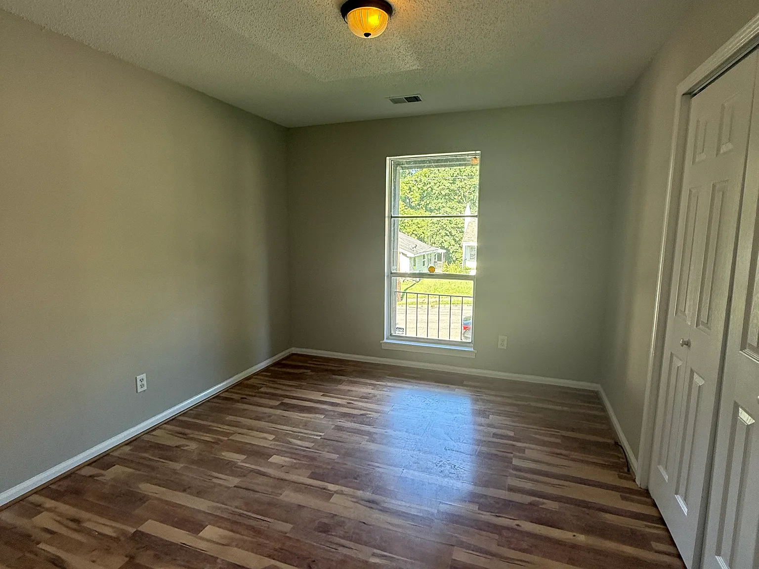 3 bed, 1044 sqft, $1,200 — Photo 4