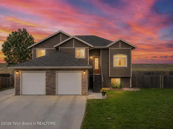 5742 Antelope Dr, Bar Nunn, WY 82601