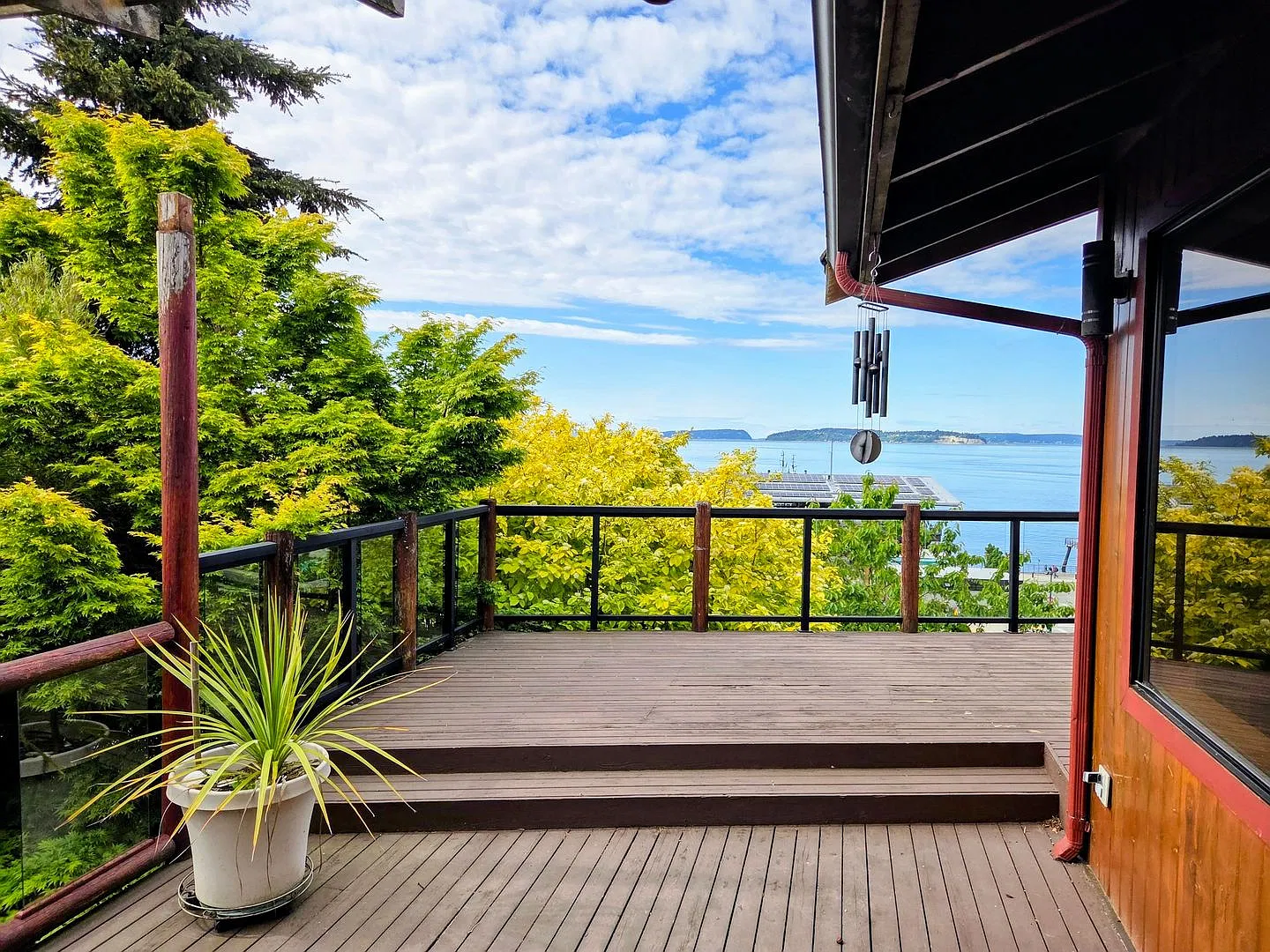 Spacious 3 Bed 3 Bath Mukilteo Home w/ Boat House & Gorgeous Waterfront Views! — Photo 4