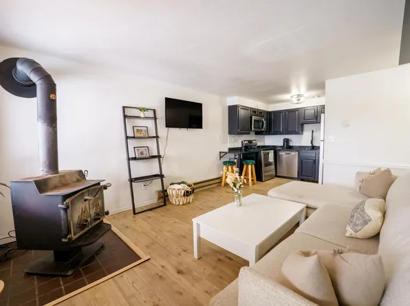 371 Nottingham Rd APT 2-D, Avon, CO 81620