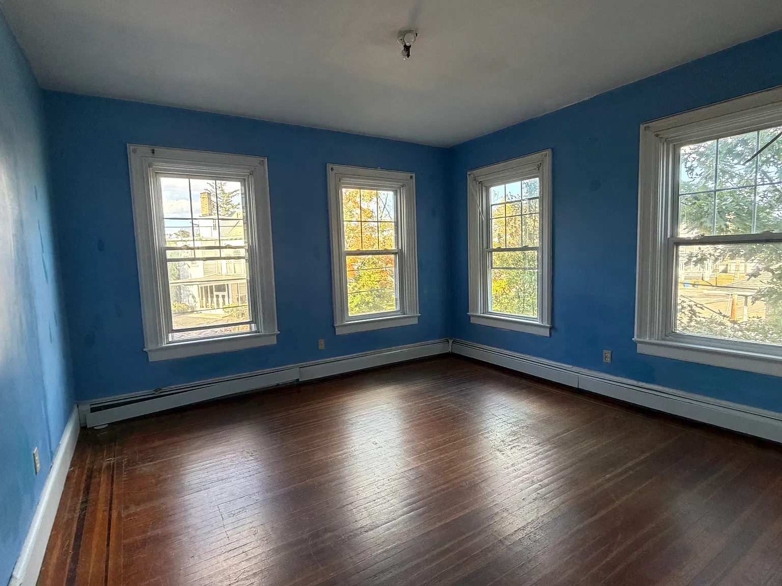 3 bed, 1300 sqft, $1,900 — Photo 4