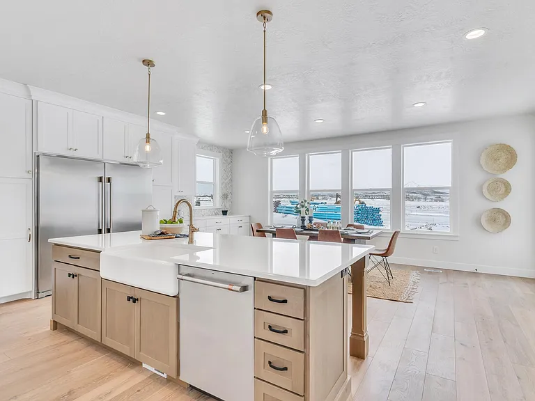 672 W Herald Dr — Photo 24