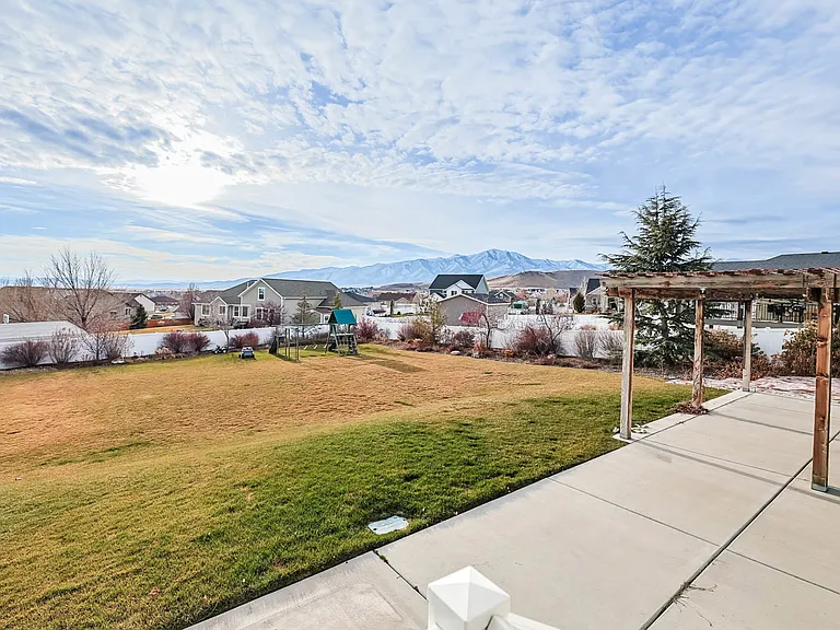 2098 E Elkhorn Rd — Photo 44