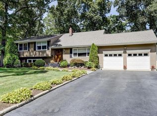 240 Riveredge Rd, Tinton Falls, NJ 07724