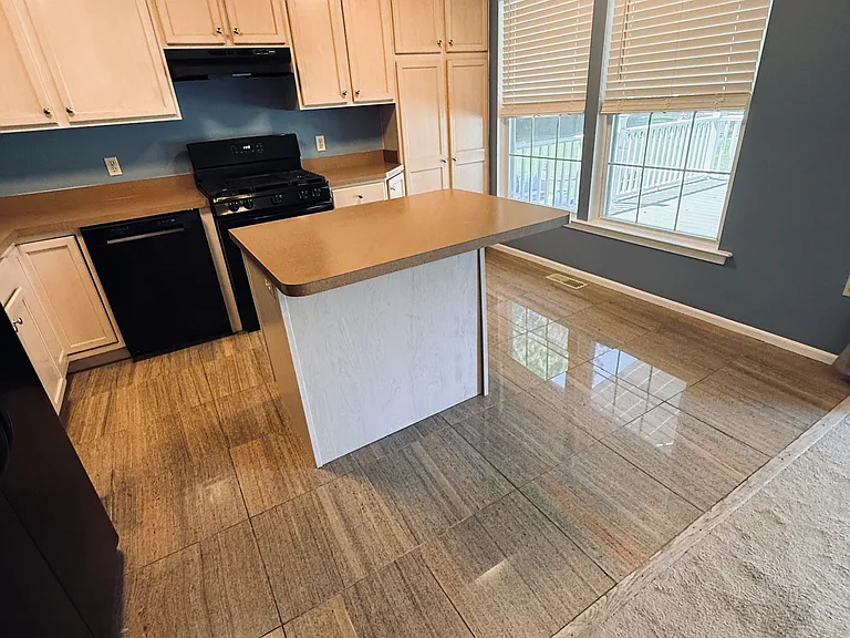 1688 Pinewind Dr — Photo 14