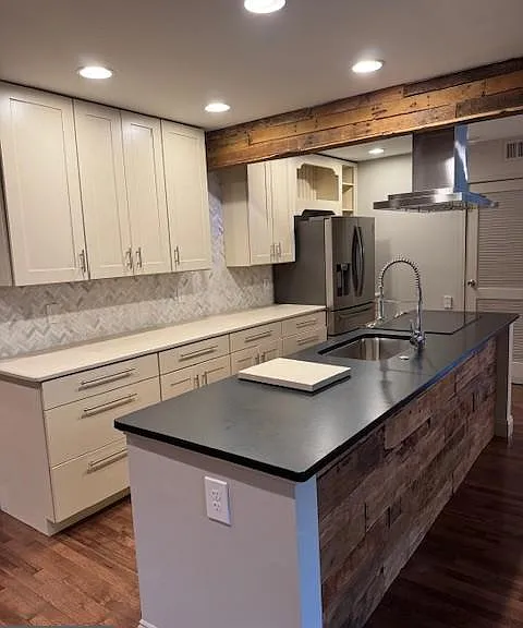 1920 Hillside Dr — Photo 5