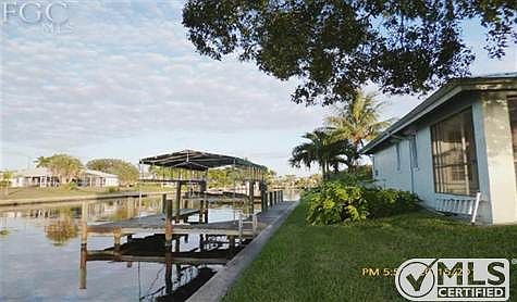 East view Mullan Canal with 10k Boat Lift, Capitan's Walk Around and Special built Canvas