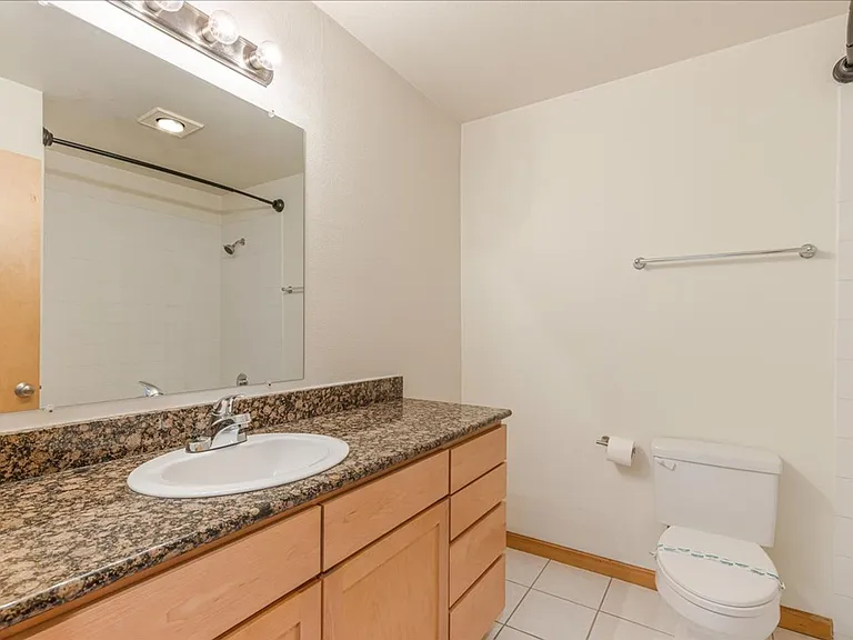 730 NW Naito Pkwy #E22 — Photo 14
