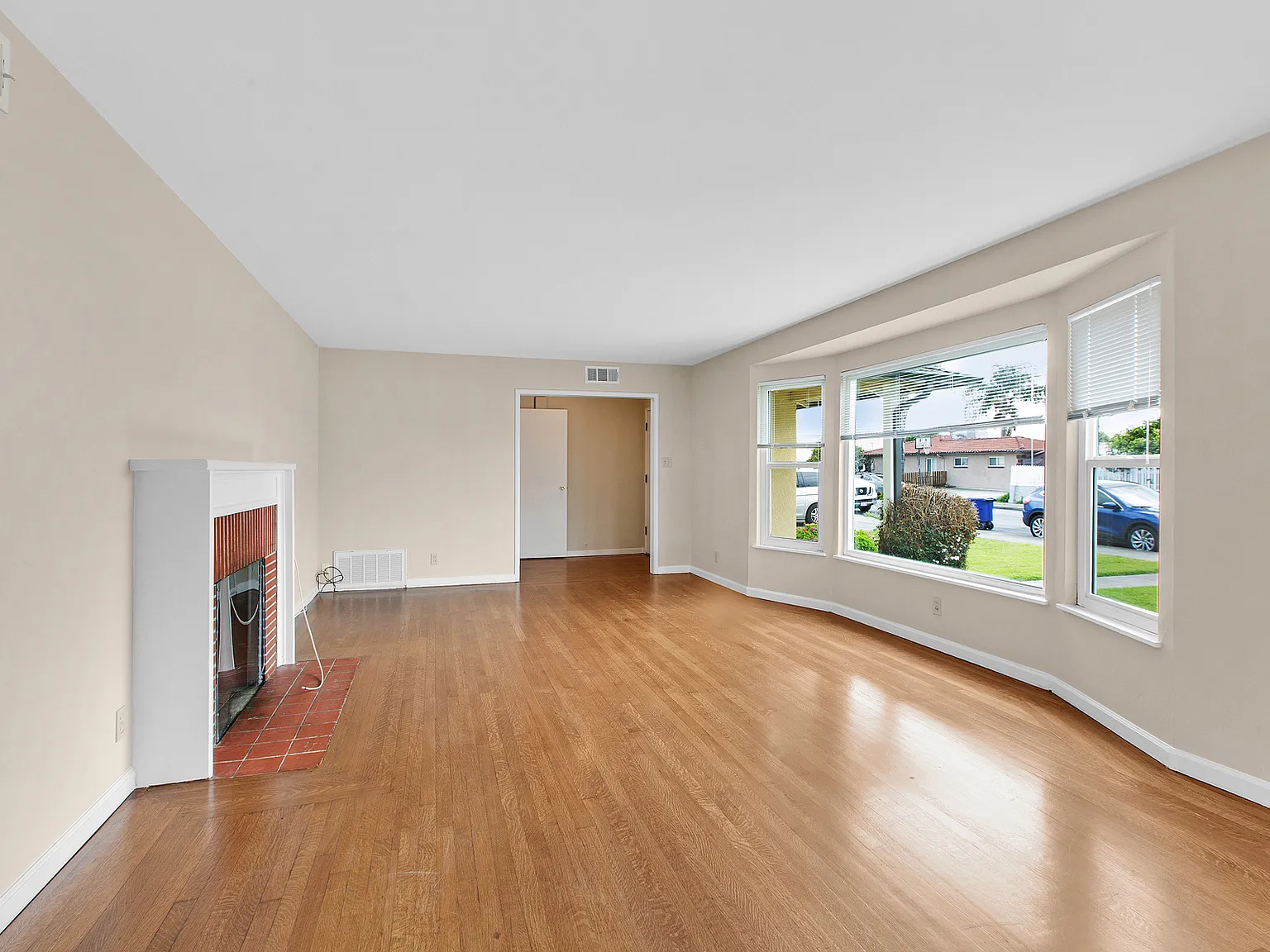3 bed, 1400 sqft, $3,400 — Photo 4
