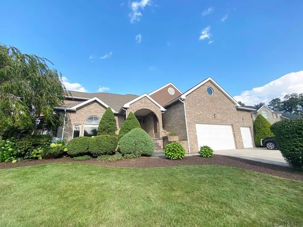 244 Stardust Dr, Johnstown, PA 15904