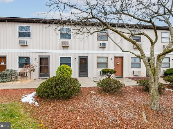 1338 W Wyomissing Ct APT F, West Lawn, PA 19609