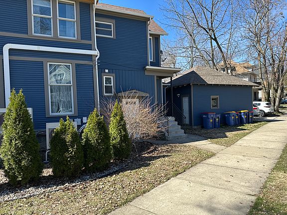 3rd image of 679 Lake Dr SE APT 1