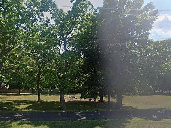 3rd image of 24 Elm St