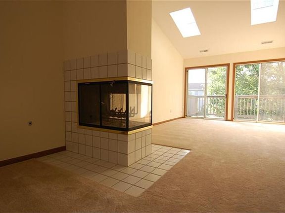 5th image of 241 Brittany Dr #B