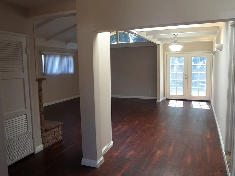 344 N Shattuck Pl — Photo 5