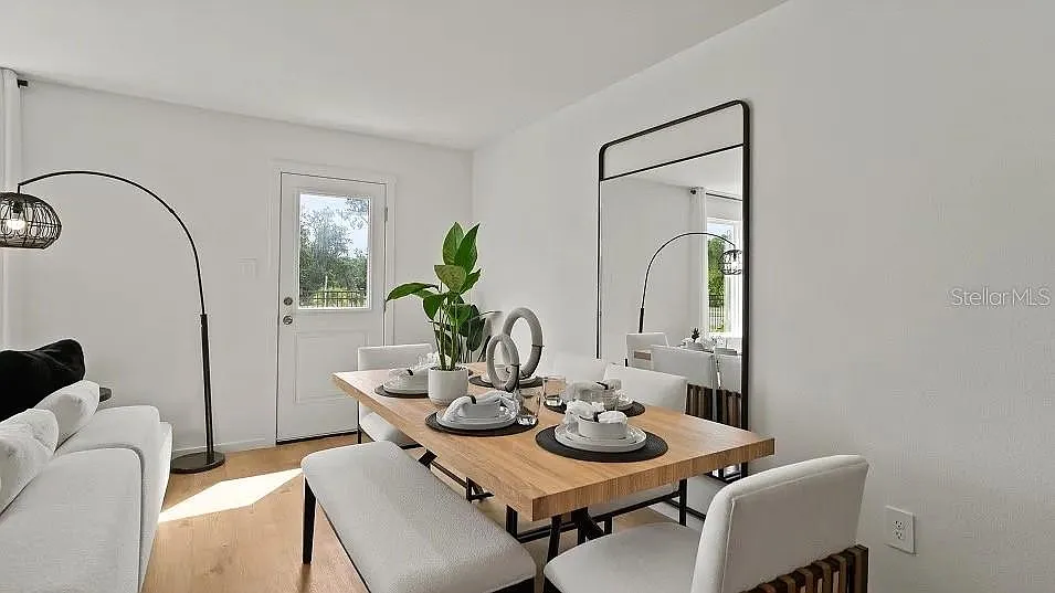 3 bed, 2.5 bath, 1386 sqft, $2,100 — Photo 4