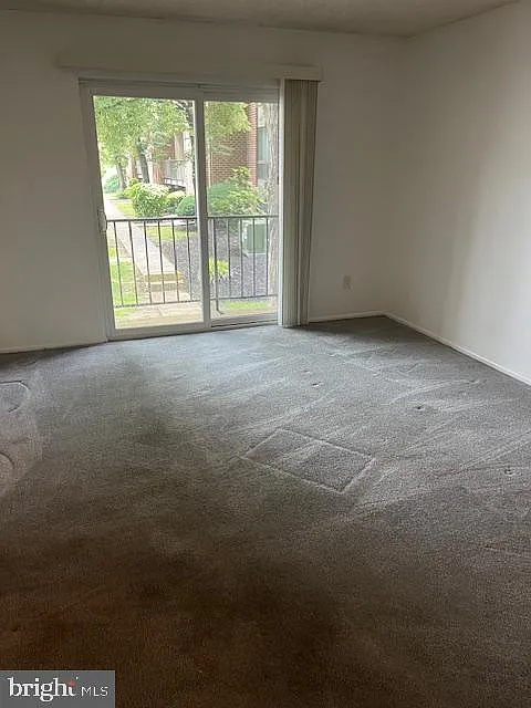 2 bed, 889 sqft, $1,650 — Photo 3