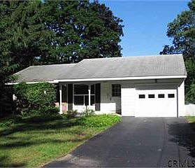 1st image of 7 Pleasant Dr