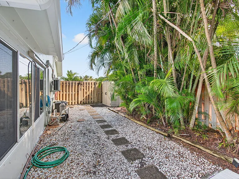 699 NW 16th Ave — Photo 37