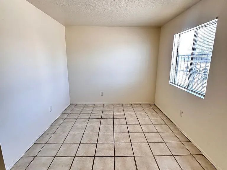 Flora Vista — Photo 20