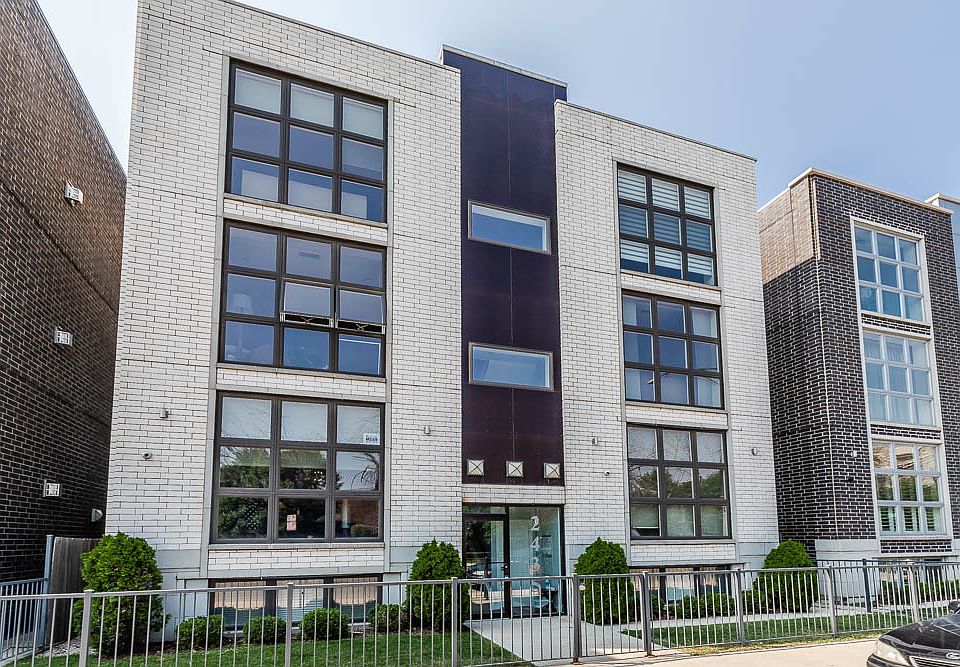 1st image of 2435 W Belmont Ave #3W
