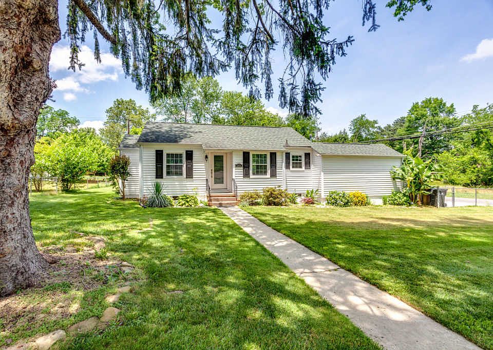 1st image of 201 Hermitage Dr