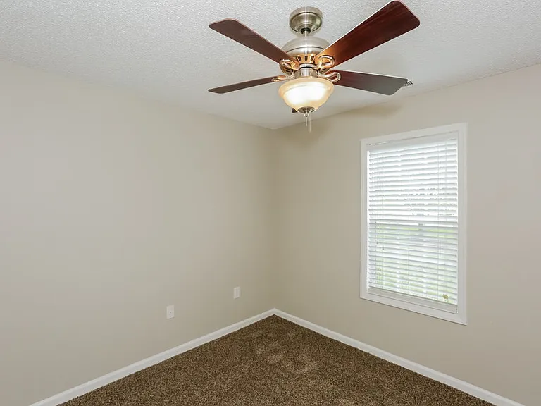 310 Tamarack Dr — Photo 9