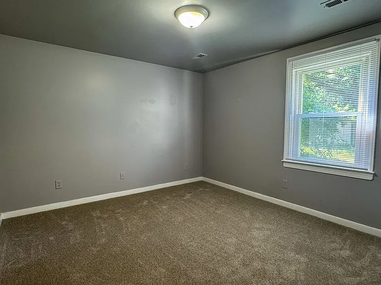 525 E Cawson St — Photo 13