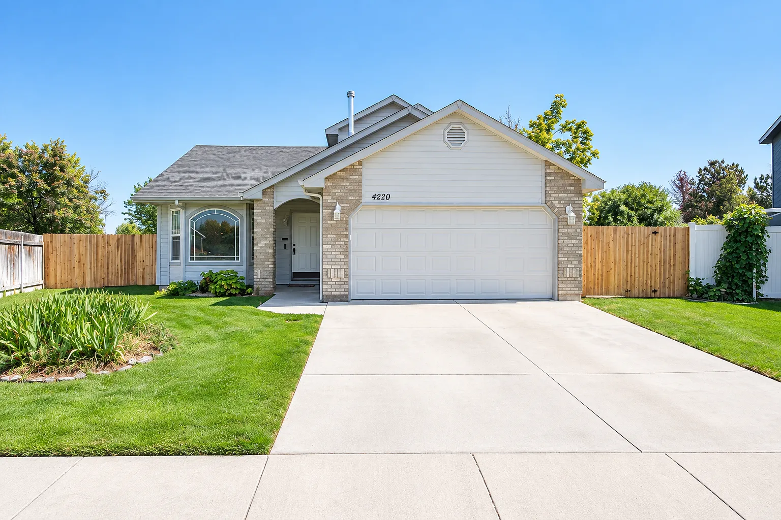 3 bed, 2.0 bath, 1187 sqft, $2,100 — Photo 1