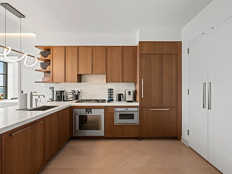 180 Front St #18B — Photo 16
