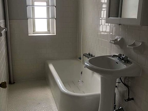 4th image of 261 Seaman Ave #F8