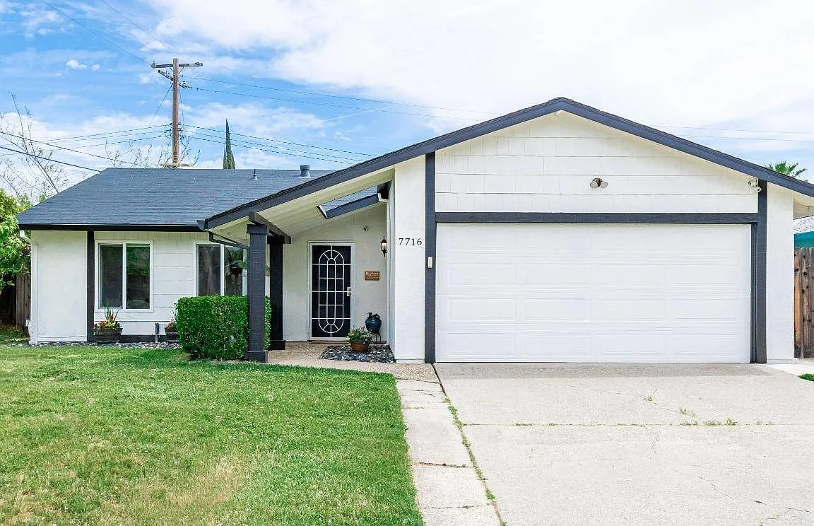 7716 Blackthorne Way photo 1