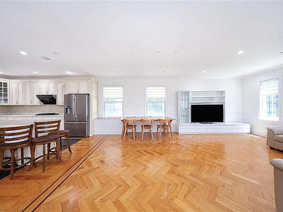 5th image of 4132 220th St