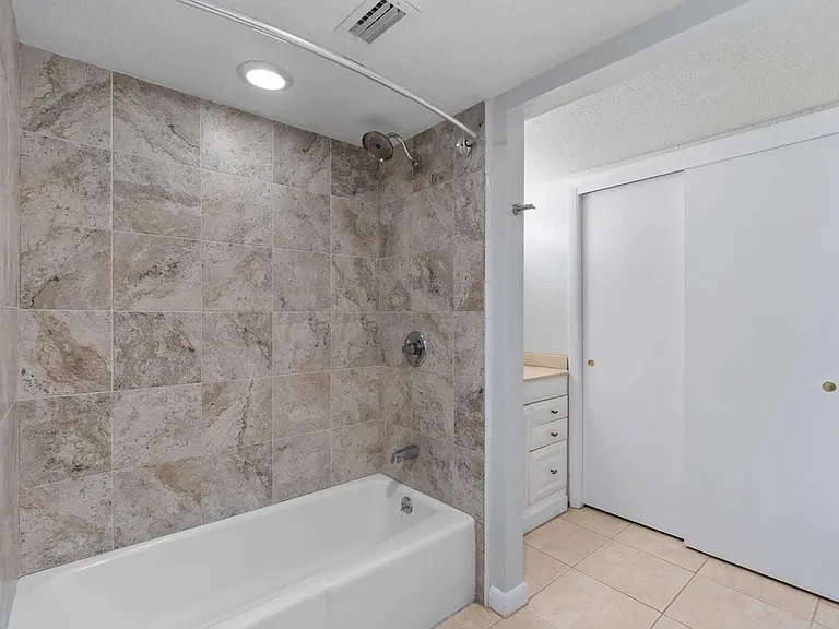 408 Marshall Ct NW #5 — Photo 19