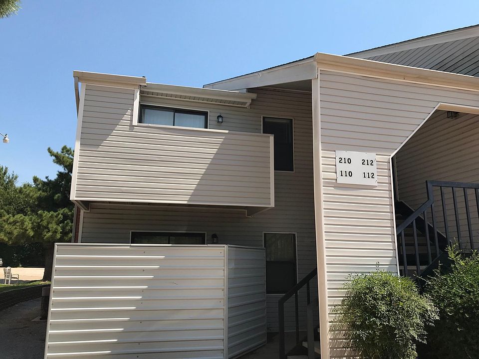 1st image of 1932 E Lindsey St APT 210