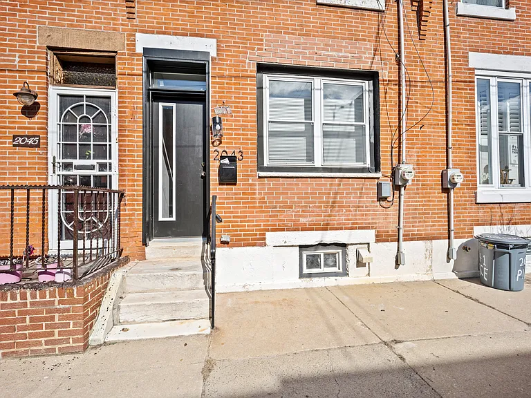 2043 Pierce St — Photo 2