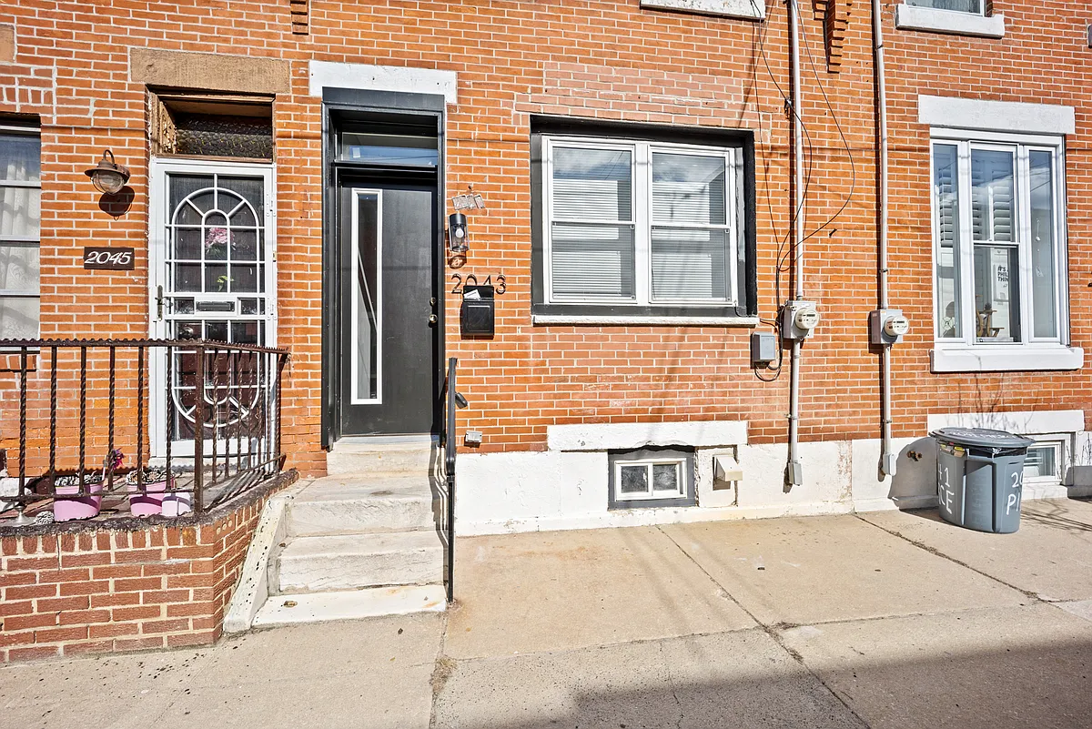 Building Photo - 2043 Pierce St