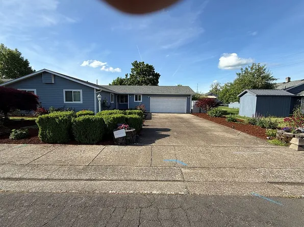 935 W Carolina St, Lebanon, OR 97355