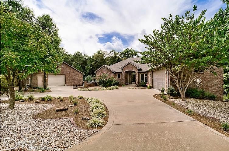 1st image of 21 Stonehaven Dr