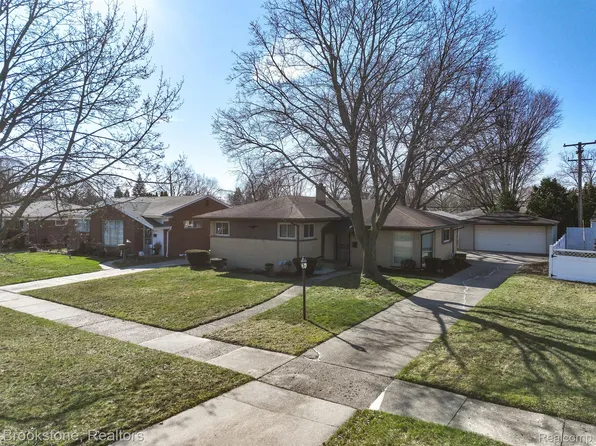 27717 Lyndon St, Livonia, MI 48154