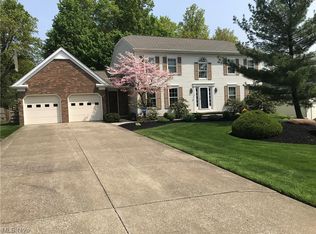 5060 Boulder Creek Dr, Solon, OH 44139